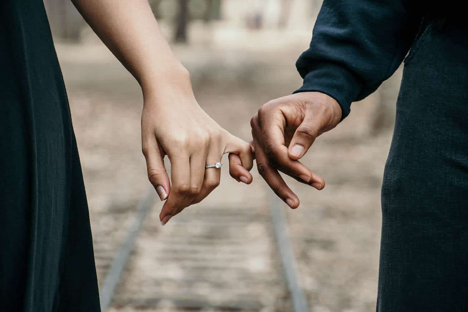 adults-blur-couple-888899 adults-blur-couple-888899