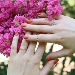 Modern diamond arrow ring in solid gold with diamonds