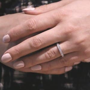 Elegant vintage diamond wedding band