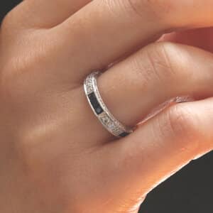 Vintage carved wedding band with diamonds and sapphires OroSpot
