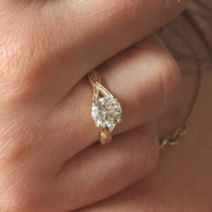 Antique style carved promise ring OroSpot