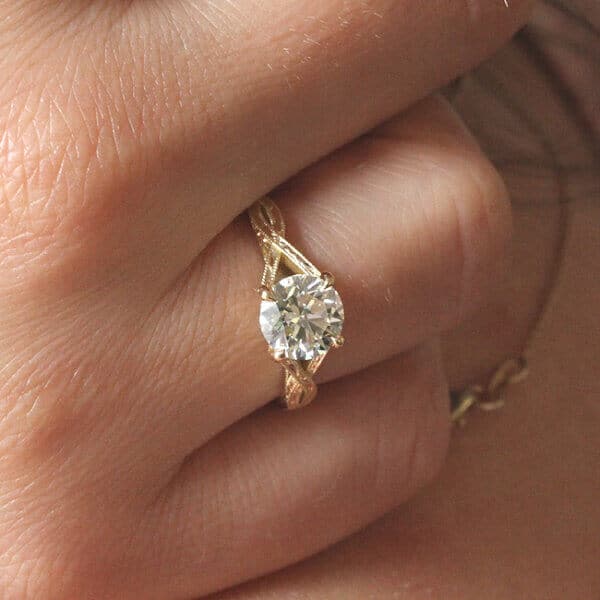 Antique style carved promise ring OroSpot