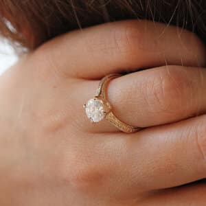 Hand engraved vintage ring by OroSpot