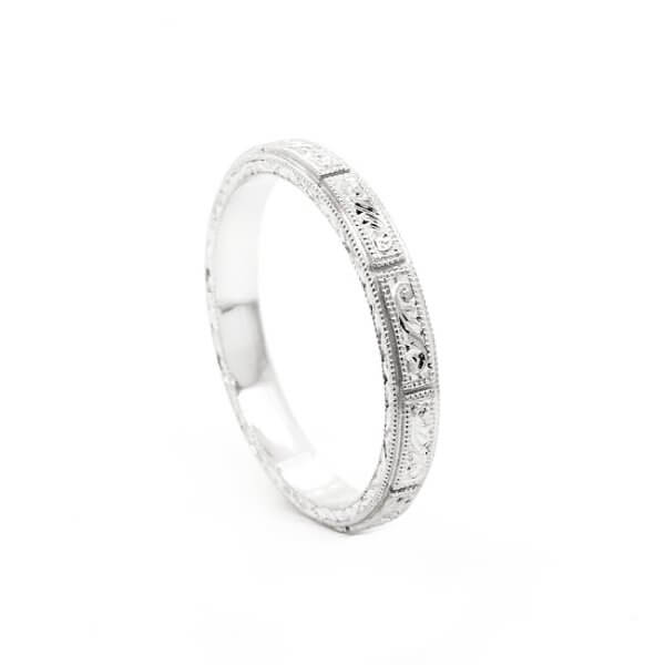 Sectional-hand-carved-vintage-wedding-ring-OroSpot
