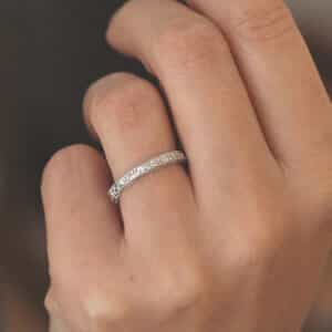 Hand etched vintage wedding ring by OroSpot