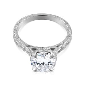 Art Deco solitaire engagement ring with diamond