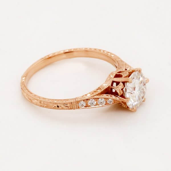 Antique engagement ring with Moissanite