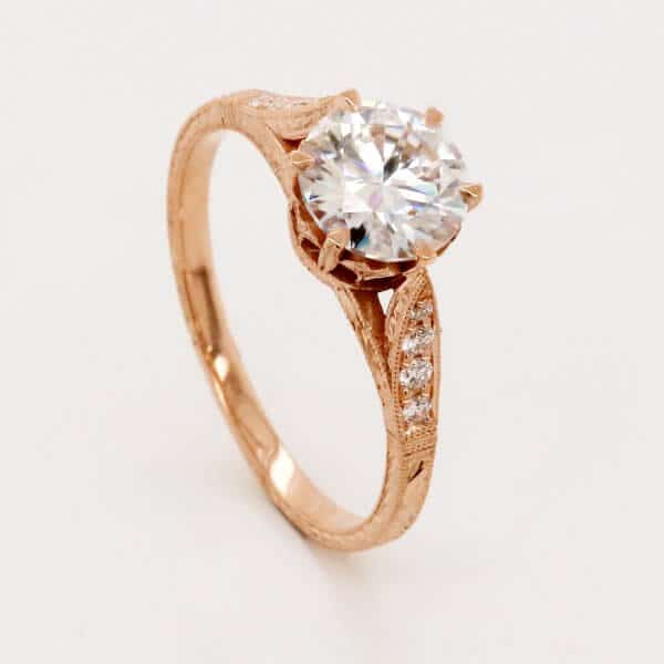 Unique scroll engraved ring by OroSpot