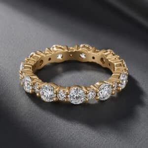 Alternating round diamonds create a striking eternity band with exceptional brilliance and timeless elegance.